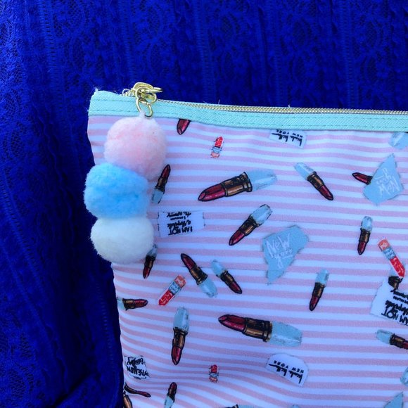 SOLD!! Nicole Miller NYC Extra Large Cosmetic Bag - Picture 4 of 7